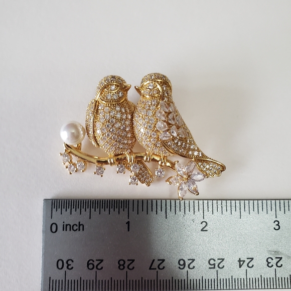 Gold Tone Cultured Pearl Pave Rhinestone Love Birds Brooch - Picture 2 of 8